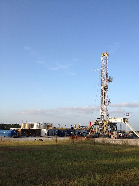 Oil rig. Credit Prahatx